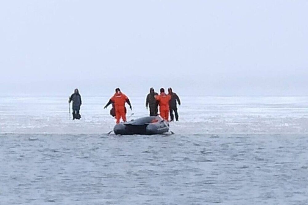11 рыбаков вышли на лед в Нижегородской области и чуть не утонули
