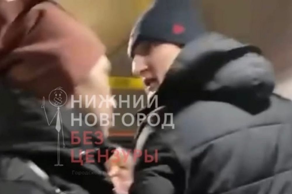 Мужчина рассек девушке губу и избил ее заступника в нижегородском автобусе