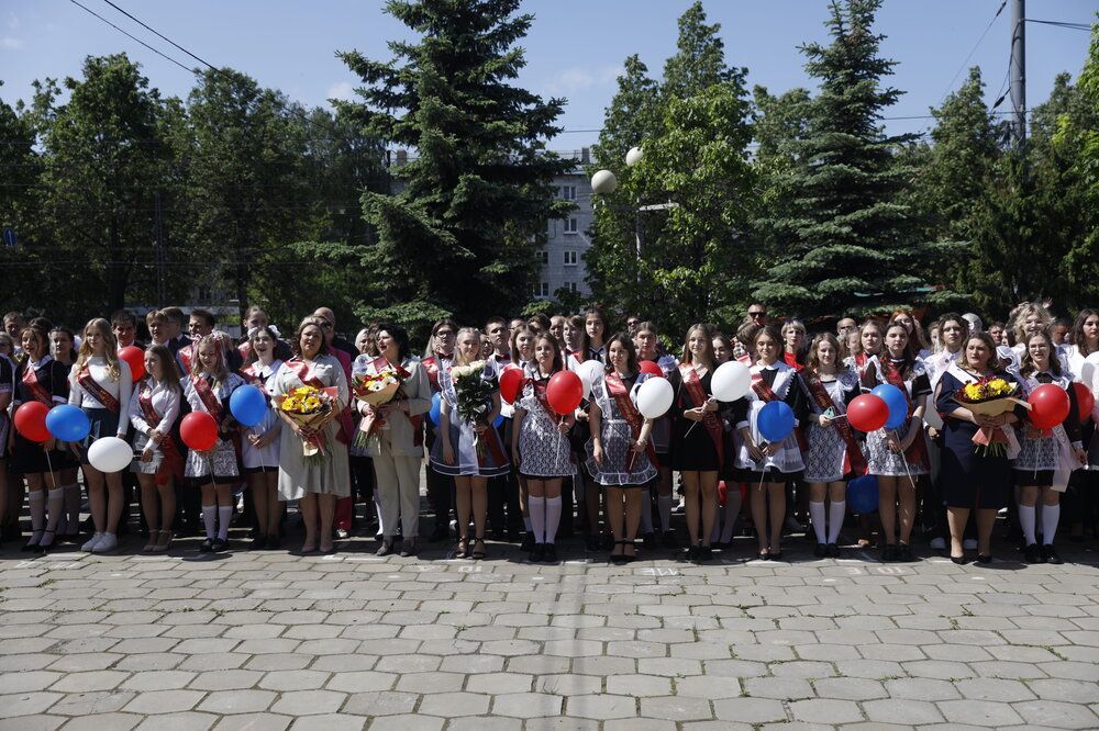 Почти 45 тысяч нижегородских школьников услышат последний звонок в 2023 году