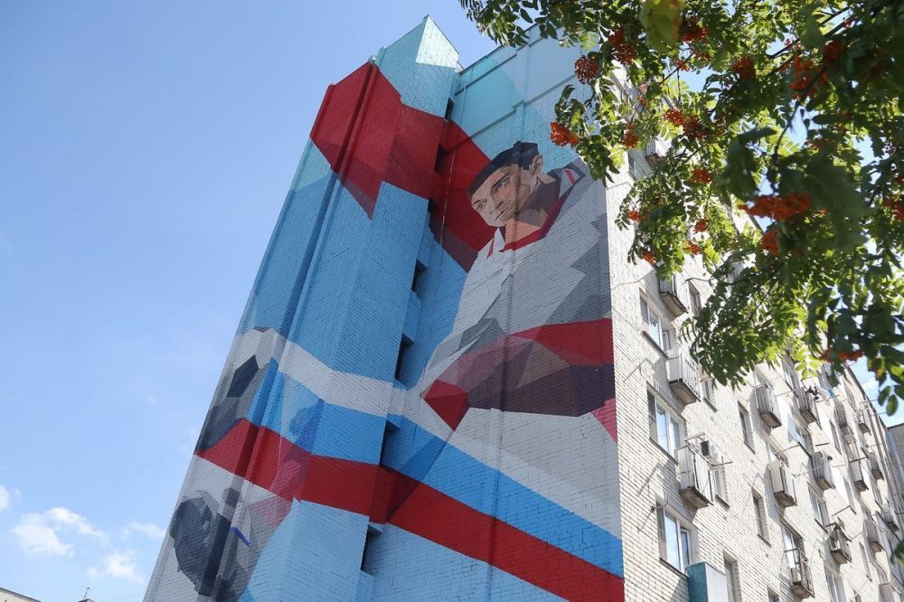 Нижегородские уличные художники украсили граффити четыре дома в Автозаводском районе