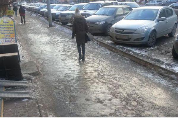 Нижегородка получила травму головы при падении на лед в Московском районе