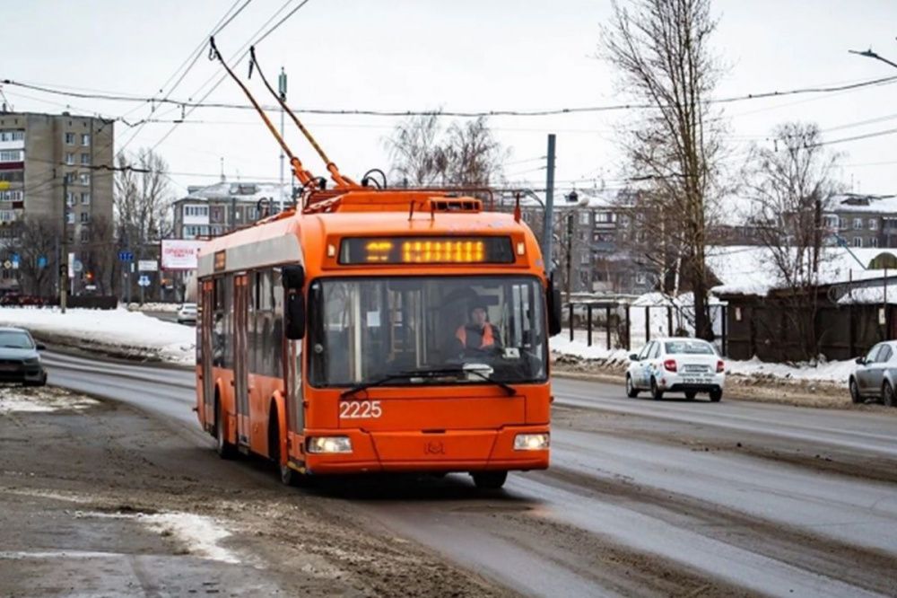 Движение троллейбусов временно приостановили на улице Ивлиева 17 октября