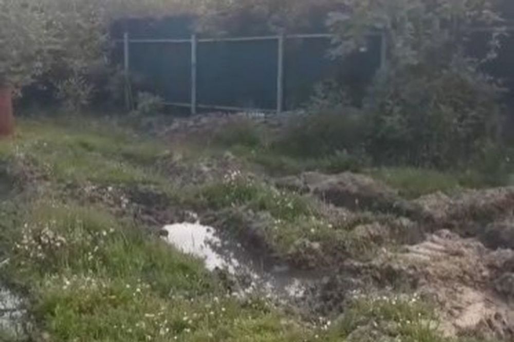 Участки посёлка Желнино под Дзержинском затопило нечистотами