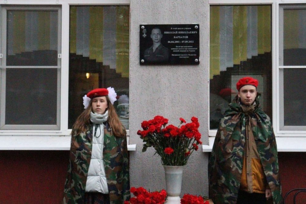 Фото Мемориальную доску в честь бойца СВО открыли в Нижегородском районе - Новости Живем в Нижнем