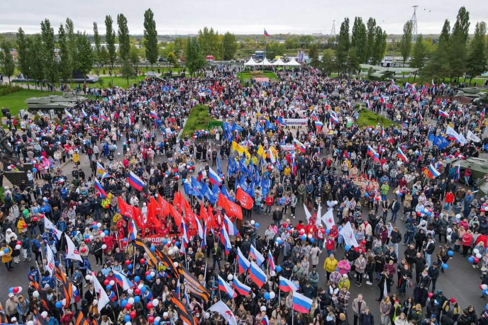Около 8 тысяч нижегородцев приняли участие в митинге «Своих не бросаем»