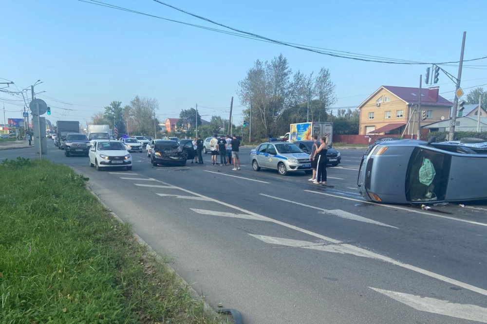 Тройной удар: на улице Кузбасской в Нижнем Новгороде произошло ДТП с тремя автомобилями