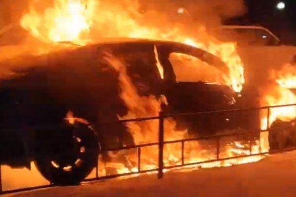 В полиции Дзержинска возбуждено уголовное дело из-за поджога автомобиля