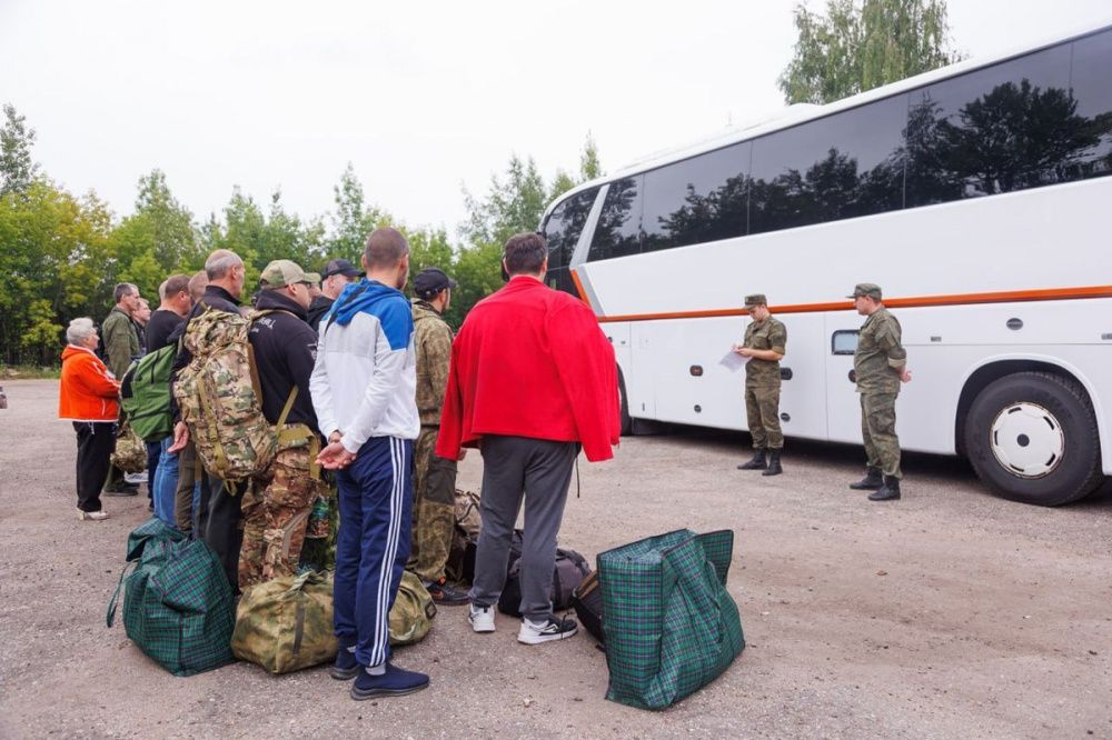 Группа контрактников из Нижнего Новгорода отправилась на боевое слаживание