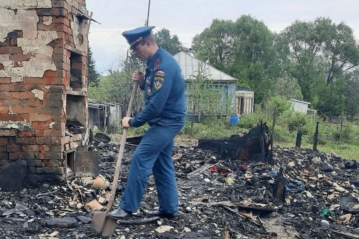 МЧС опубликовало кадры с места смертельного пожара под Лукояновом