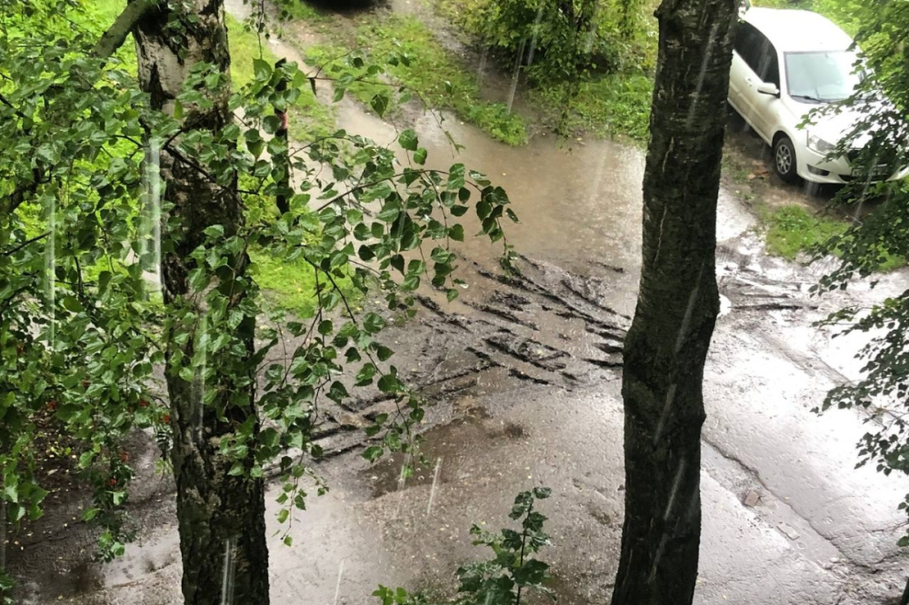 Водопад и озеро появились в нижегородских домах после дождей