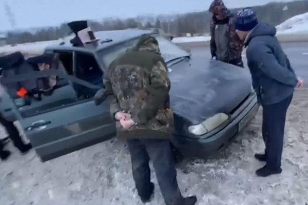 Пятерых нижегородцев задержали за грабеж из большегрузов прямо на ходу 