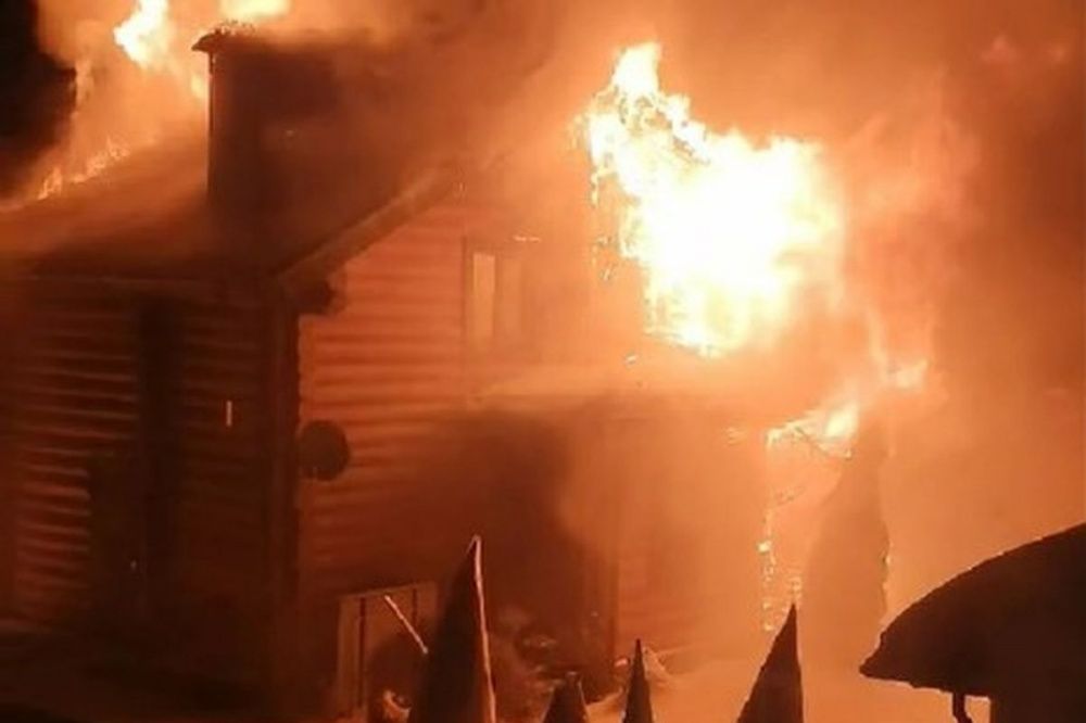 Большой жилой дом с собакой и всеми вещами сгорел в поселке Бурцево под Богородском
