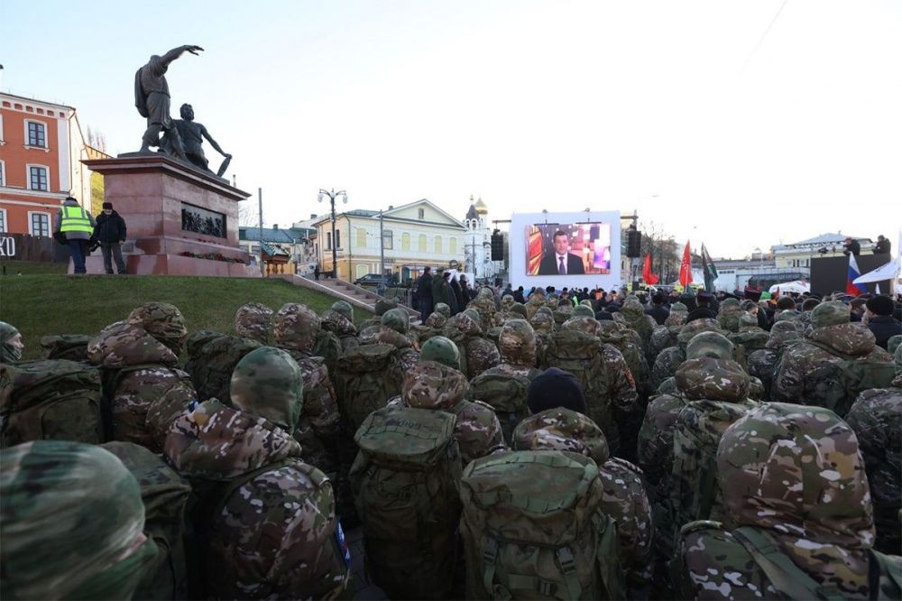 Фото Нижегородские добровольцы отправились в зону СВО в День народного единства - Новости Живем в Нижнем