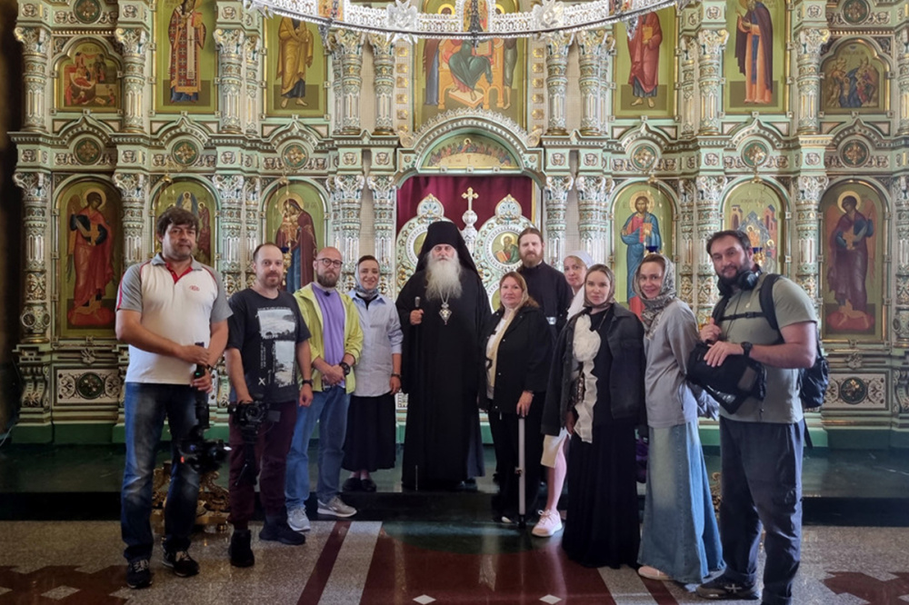 Телеведущая Тутта Ларсен сняла фильм о Вознесенском Печерском мужском монастыре