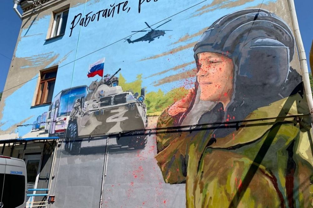 Брызги «крови» появились на граффити с белгородским Алешей в Нижнем Новгороде 