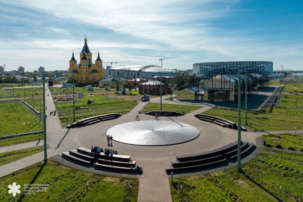 Фото Сцена для проведения мероприятий появилась на нижегородской Стрелке - Новости Живем в Нижнем