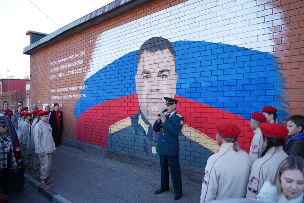 Посвященные участнику СВО граффити появились в Нижнем Новгороде