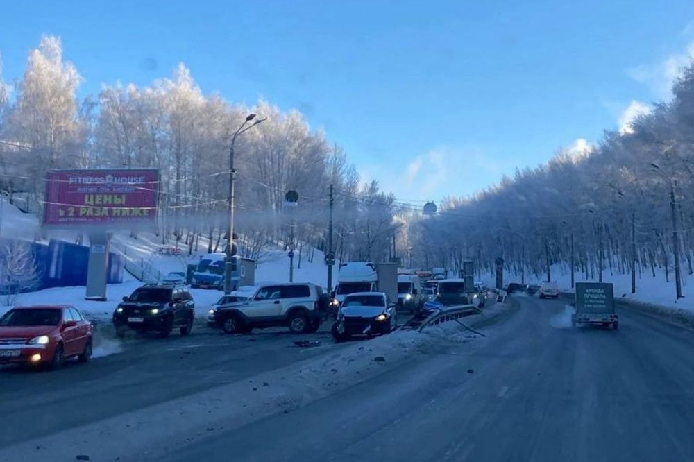Массовое ДТП у Мызинского моста произошло в Нижнем Новгороде