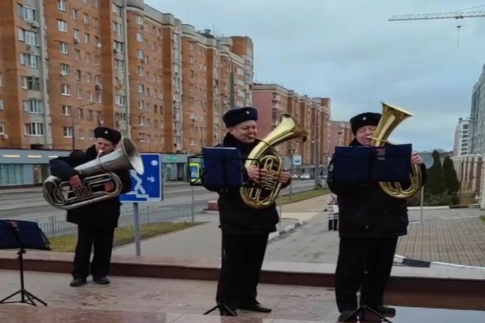 Оркестр полицейских выступил на станции метро «Горьковская» в Нижнем Новгороде