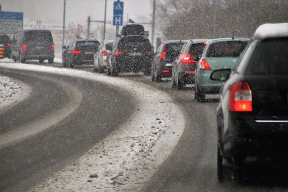 Пробки в Нижнем Новгороде достигли восьми баллов из-за снегопада 7 декабря