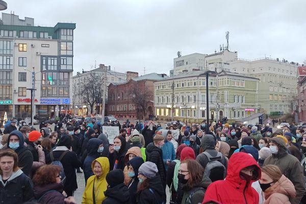 Около 1000 человек вышли на акцию в поддержку Навального в Нижнем Новгороде