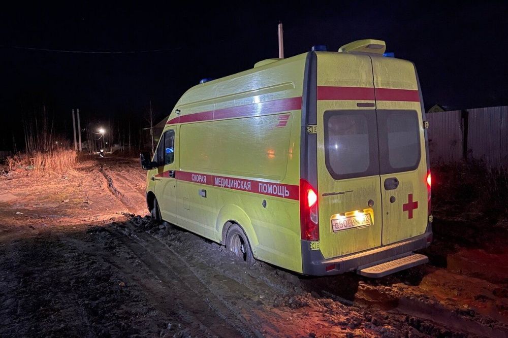 Скорая помощь не смогла доехать в поселок Ситники из-за плохой дороги