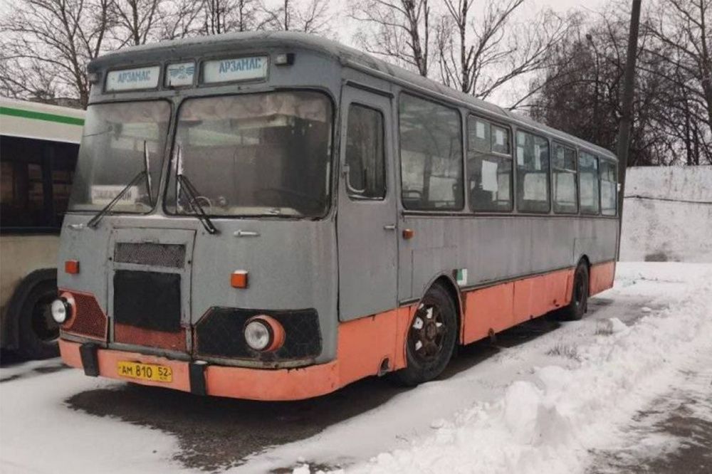 Три старых автобуса-лунохода выставлены на продажу в Арзамасе