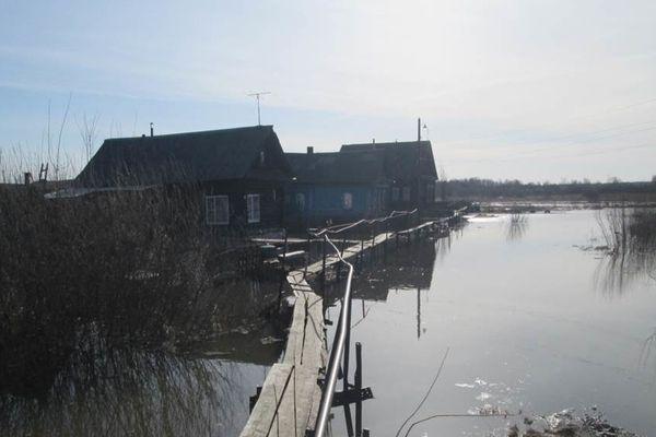 Придомовые территории затопило в городе Урень