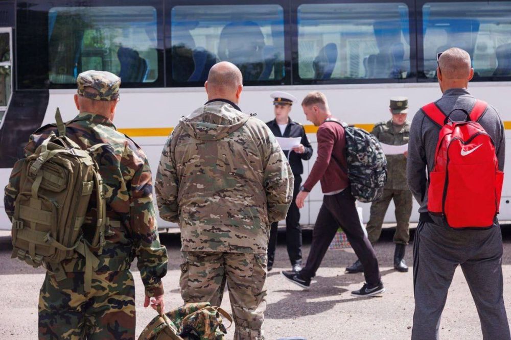 Два автобуса с нижегородскими добровольцами отправились на подготовку к СВО