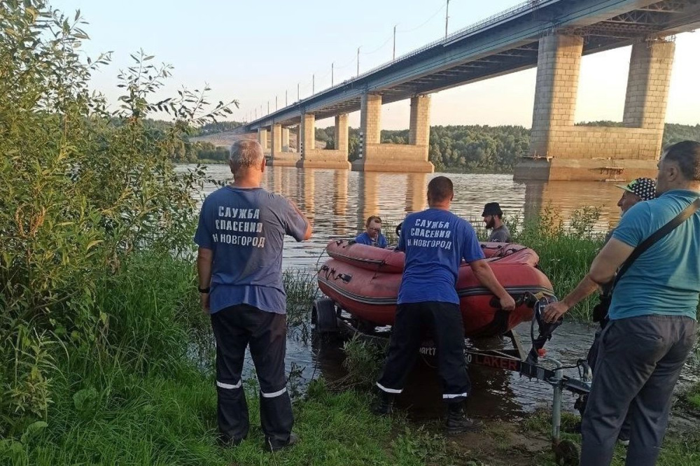 Фото Спасатели достали из воды тело упавшего при ремонте Стригинского моста рабочего - Новости Живем в Нижнем