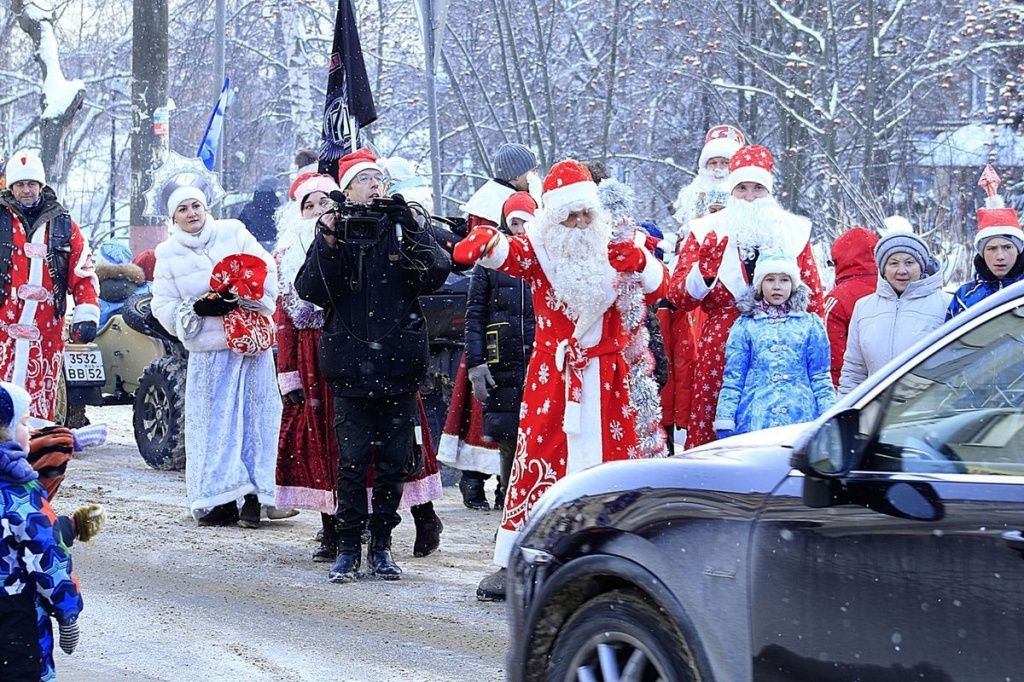 Благотворительный фестиваль Дедов Морозов прошёл в городе Бор Нижегородской области.