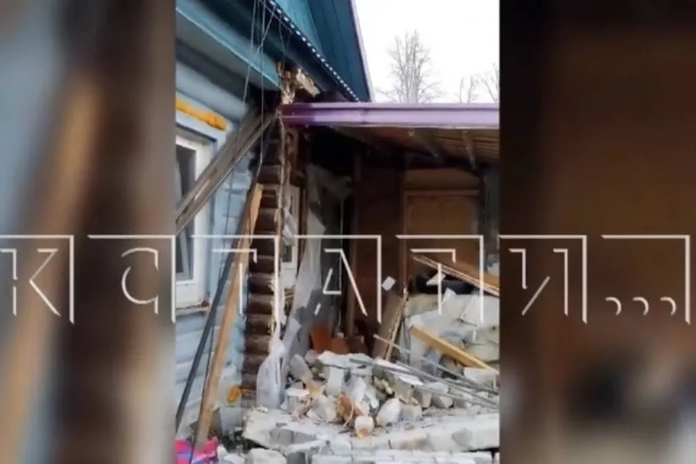 Пристрой дома рухнул из-за паводка в Автозаводском районе Нижнего Новгорода