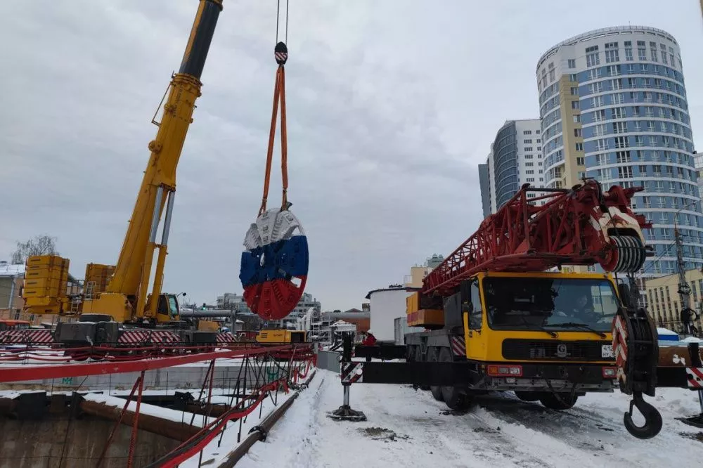 Метростроители соединили основные элементы тоннелепроходческого щита на Сенной