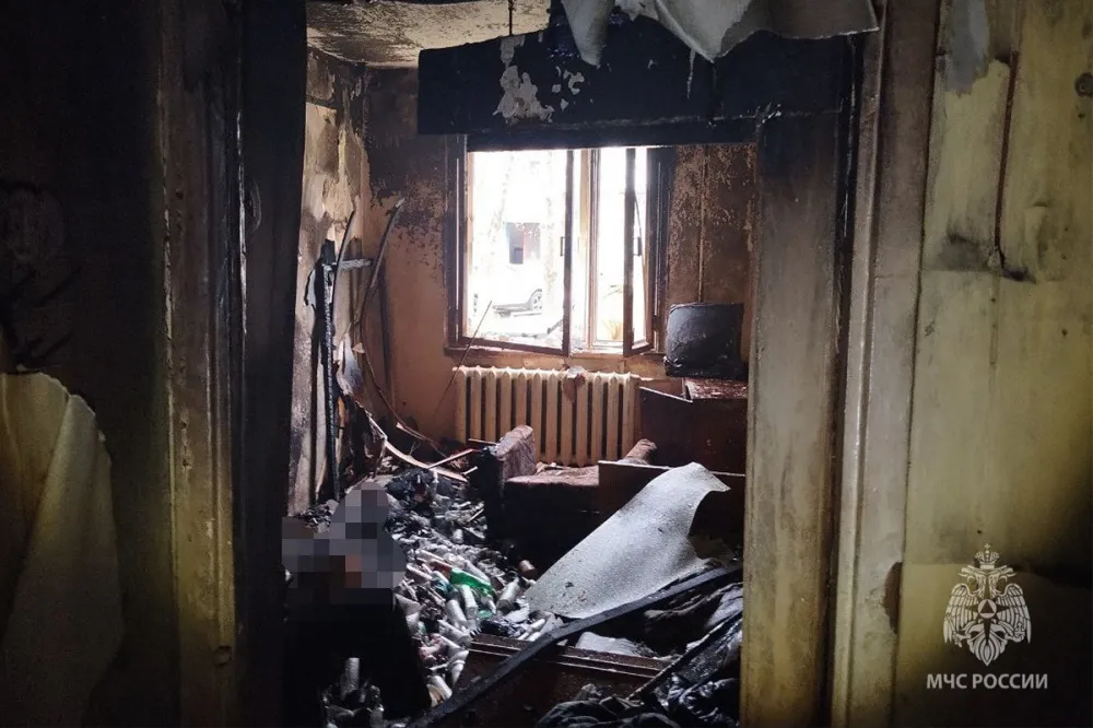 Мужчина погиб при пожаре из-за курения в Володарском районе 2 мая