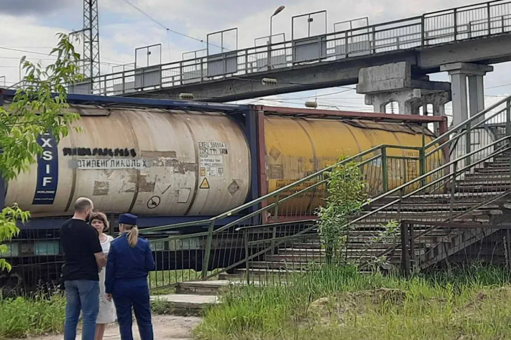 Опасный пешеходный мост через железную дорогу выявили в Нижегородской области