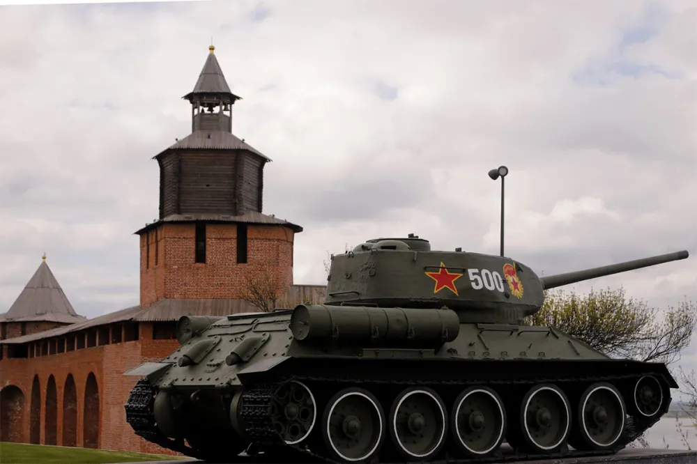 Фото Исторический боевой номер вернули танку-памятнику в Нижегородском кремле - Новости Живем в Нижнем