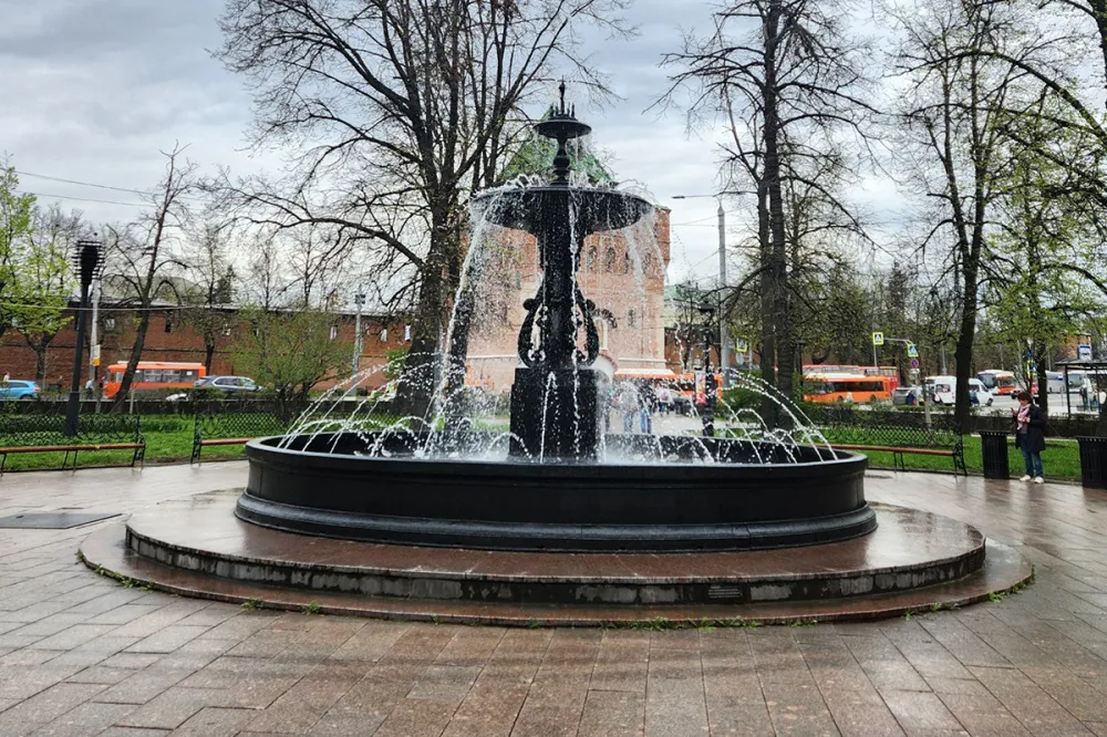 Главный фонтан начал работать на площади Минина в Нижнем Новгороде