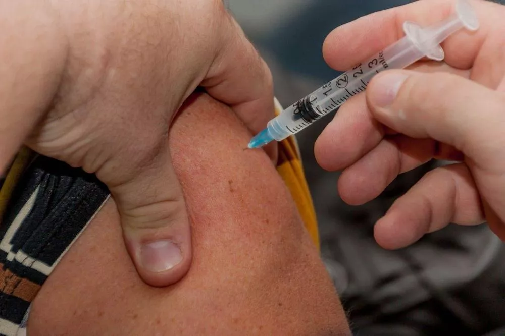 Медики по ошибке ввели нижегородцу две разные вакцины от коронавируса