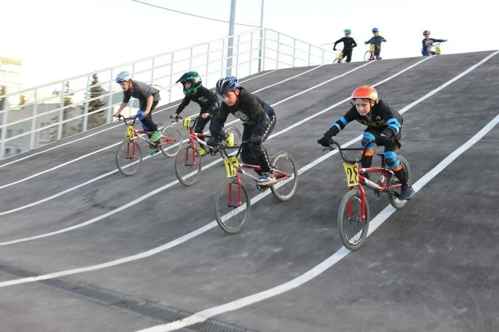 Фото 90 подростков осваивают велотрассу BMX на стадионе «Чайка» в Нижнем Новгороде - Новости Живем в Нижнем