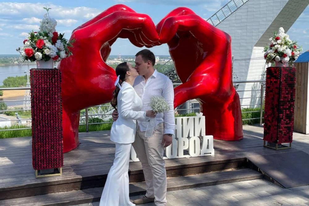 Первая пара сочеталась узами брака на колесе обозрения в Нижнем Новгороде