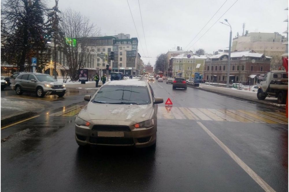 Женщина и двое детей пострадали в ДТП на пешеходном переходе в Нижнем Новгороде