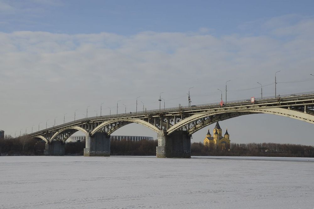 Подросток упал с Канавинского моста в Нижнем Новгороде во время игры с друзьями