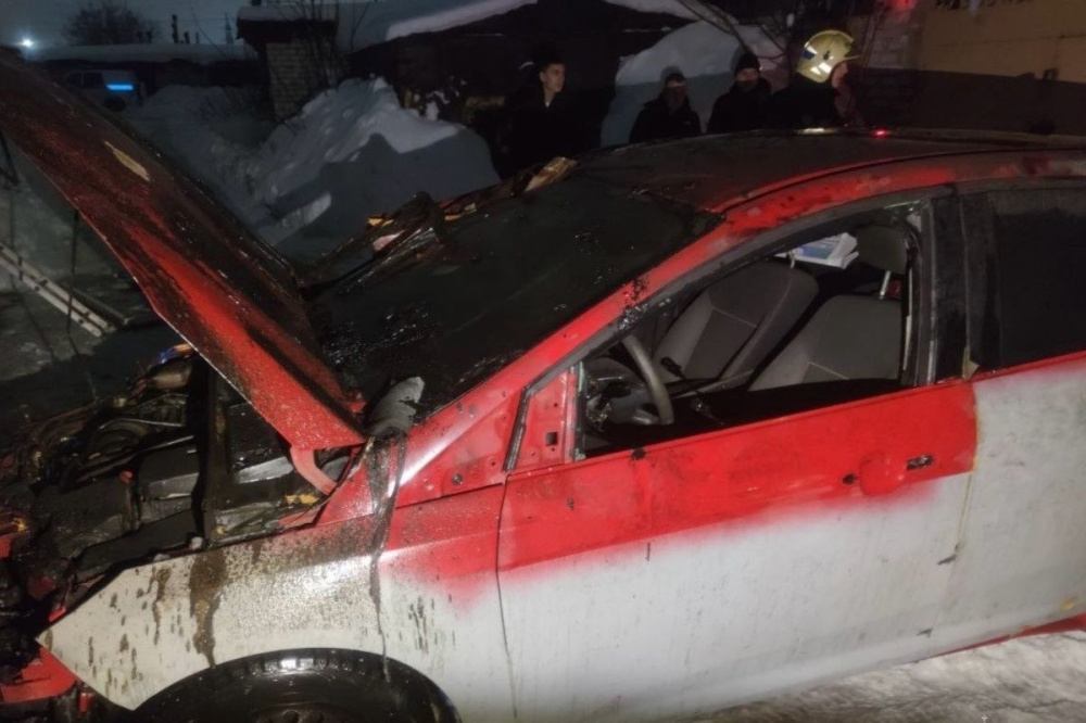 Легковой автомобиль сгорел в гаражном массиве в Нижнем Новгороде