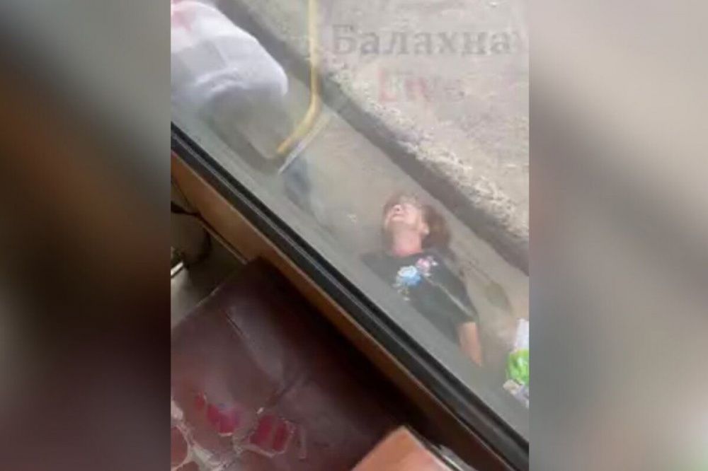 Женщина пострадала при выходе из автобуса в Балахне
