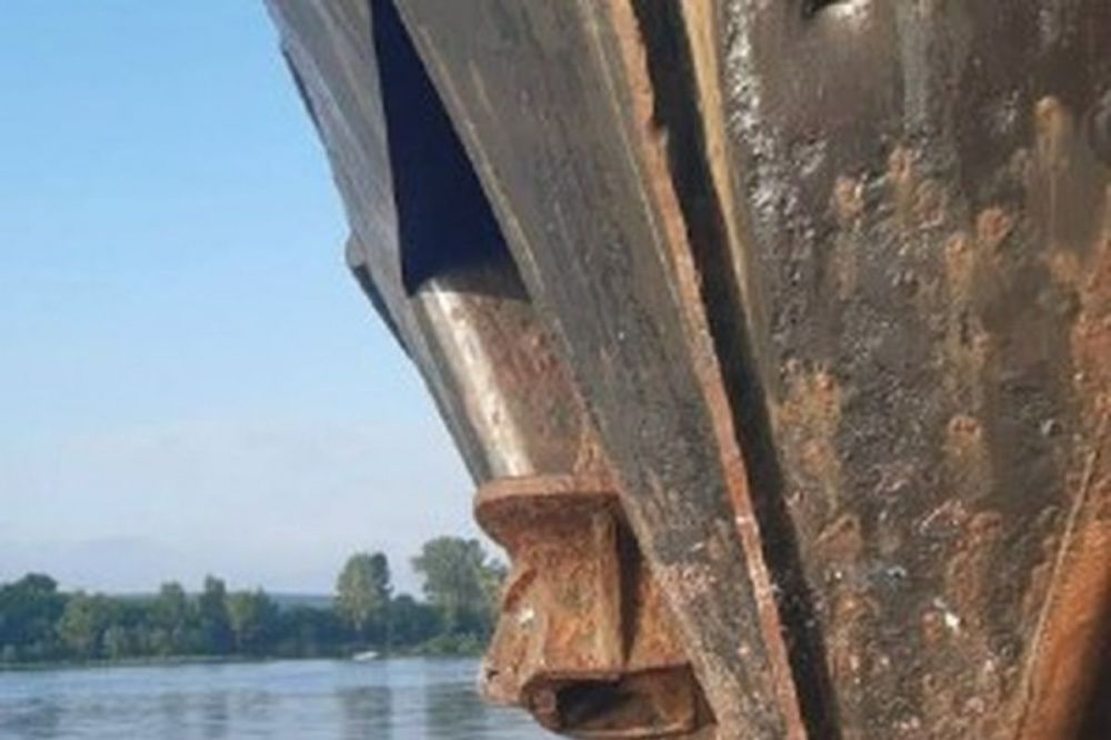 Мужчина погиб при столкновении катера с баржей в Нижегородской области 8 июля 