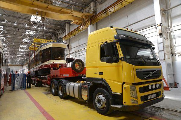 Фото Уральский завод отправил первый ретро-трамвай в Нижний Новгород - Новости Живем в Нижнем
