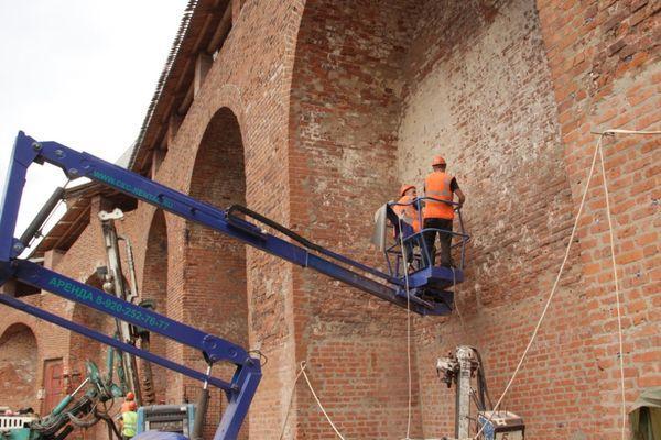 Завершается укрепление склона и стены нижегородского кремля в зоне строительства фуникулера