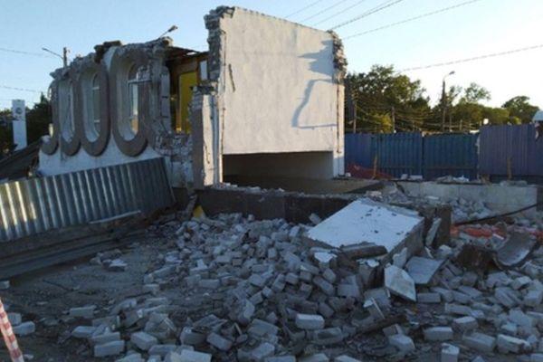 Незаконные постройки у входов в метро демонтировали в Нижнем Новгороде