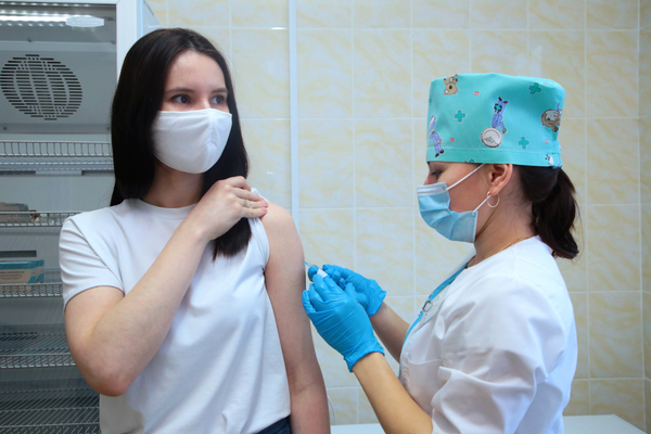 Фото Мобильный пункт вакцинации от COVID-19 открылся в Автозаводском районе - Новости Живем в Нижнем