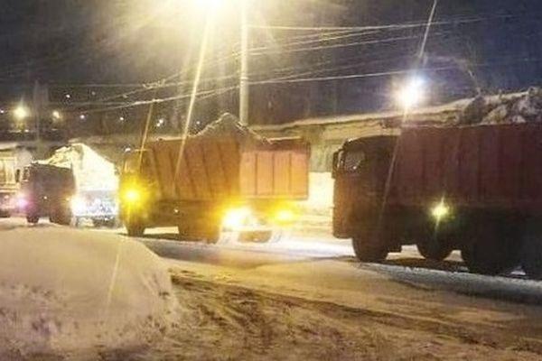 Уборку снега с улиц продолжат в праздники в Нижнем Новгороде